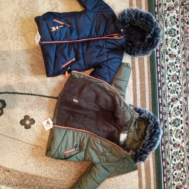 обувь зимние: Турецкая новая зимняя куртка. На возраст 5-6лет. Синий и зелёный