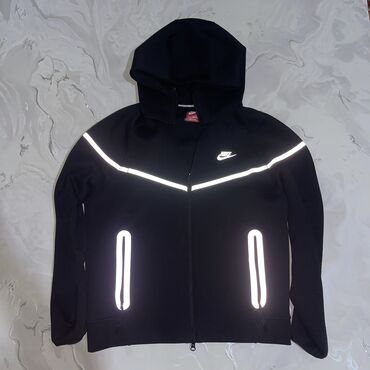куплю спортивный костюм мужской: Мужской спортивный костюм, L (EU 40), Nike, Новый, цвет - Черный, Самовывоз