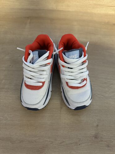 кроссовки gucci: Продаю кроссовки на ребенка с 26размером ноги|Оригинальные Nike Air