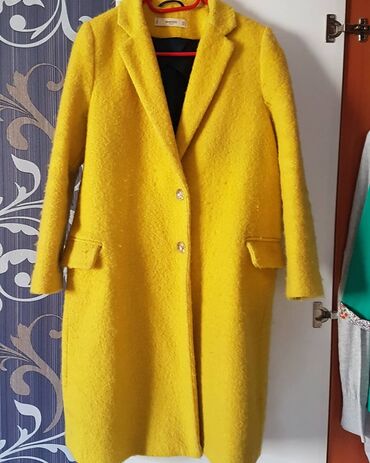qadin palto: Mango palto L yazilib amma M razmere 38-40 razmere olur 130 azn