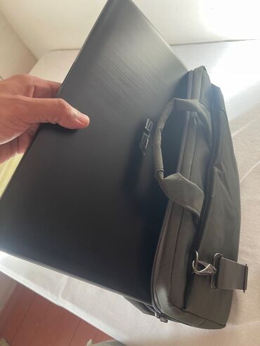 Modemlər və şəbəkə avadanlıqları: Ideal veziyyetde ASUS x500L noudbuku demek olar hec isledilmeyib bir