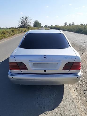 Mercedes-Benz: Maşın tam ideal vəziyyətdədir. Matoru karopkası xodovoyu tam işlək — 1