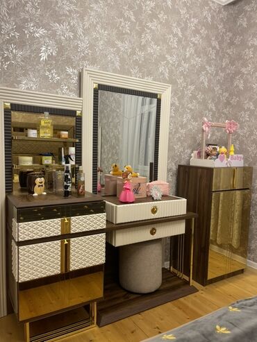 Divan və masa dəstləri: İşlənmiş, Künc divan, Qonaq otağı üçün, Açılmayan — 19