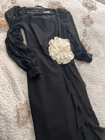 женские платья комбинация: Qara rəngli uzun gecə/libas - Zərif kvadrat dekolteli dizayn - Şifon