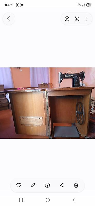 saatlar type 1: Naumann ayaq pedallı tikiş maşını və taxta dolablı masa - — 2