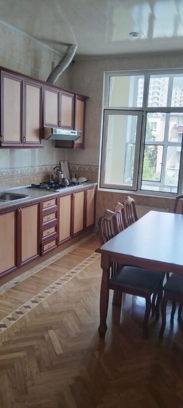 Ofislər: Elmler metrosunun yaxinliginda binanin 3 cu mertebesinde her bir — 6