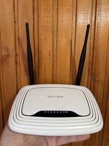 пассивное сетевое оборудование 6a: TP-Link TL-WR841N — домашний роутер, обеспечивающий пропускную