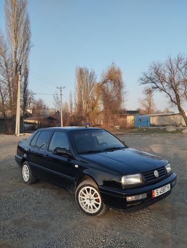 арзан автомобил: Volkswagen Vento: 1994 г., 1.8 л, Механика, Бензин, Седан