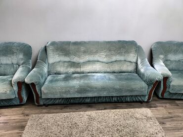 Диваны: Продаю диван с креслами б/у, состояние хорошее. 6000 сом. самовывоз