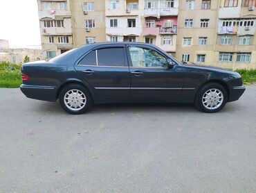 Mercedes-Benz: Mercedes-Benz E 270: 2.7 l | 1999 il Sedan