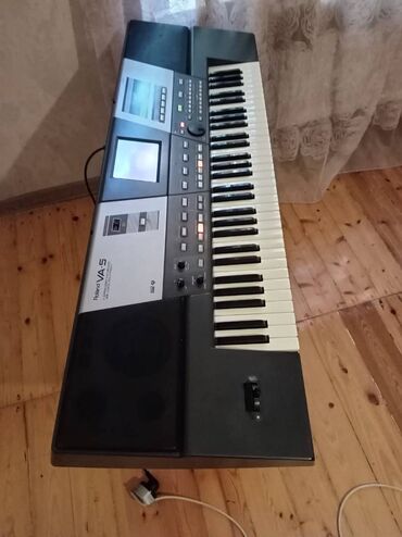 игровой ноутбук баку: Roland VA5 yaxwi veziyetde va 76 seti vurulub üstüne hec bir problemi