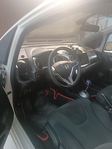 авто фышка: Honda Fit: 2009 г., 1.3 л, Робот, Бензин, Хэтчбэк — 4