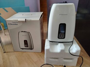 Hava nəmləndiriciləri və təmizləyiciləri: Electrolux EHU-5515D ultrasəs nəmləndiricisi mənzildə quru havanın