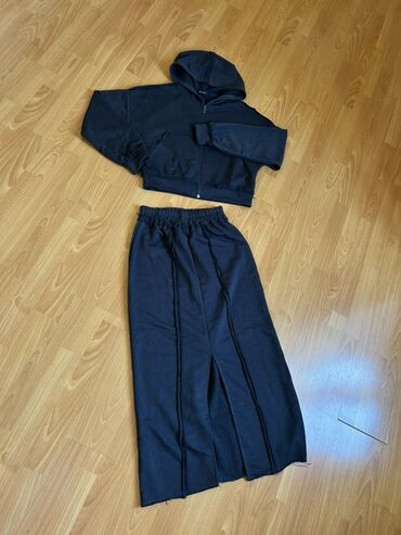 Dəstlər, kostyumlar: Yupka desti. Kapwyonu 1-2 saatliq geyinilib fso. Yupkasi vapwe