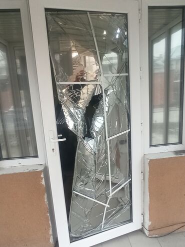 дверь с домофоном: Терезе, Эшик, Кулпу: Орнотуу, Оңдоо, Реставрация