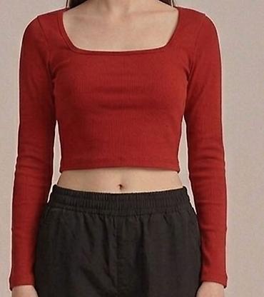 ( Elde 2 əded var S ölçüde ) Qadınlar üçün qırmızı crop top - Model