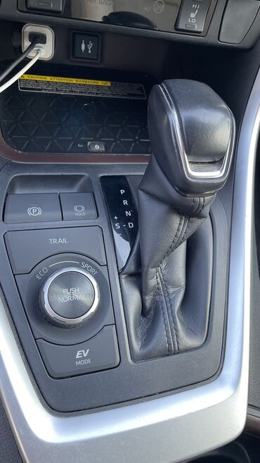 Toyota: Toyota RAV4: 2019 г., 2.5 л, Автомат, Гибрид, Внедорожник