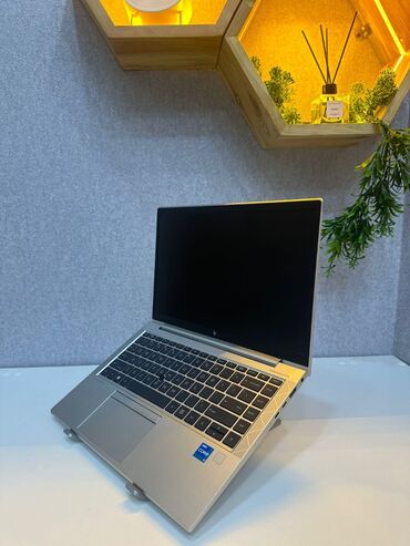 notebook adapdoru: Intel Core i5, 8 GB