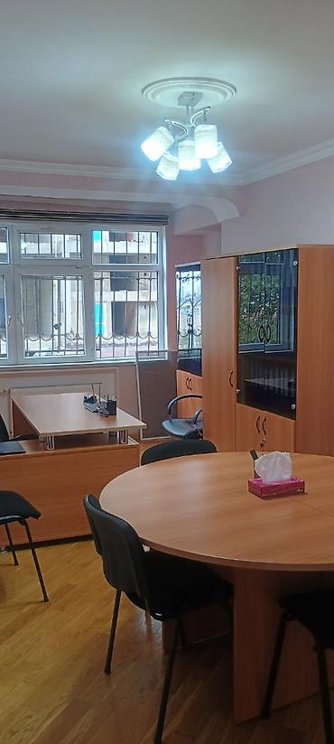 Ofis dəst mebeli: Satışda ofis mebeli satılır. Əlavə komputer monitorları HP1710 — 10