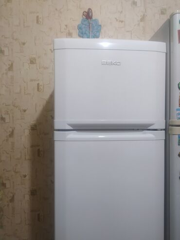 продаю холодильник бу: Холодильник Beko, Б/у, Двухкамерный, 55 * 150 * 50