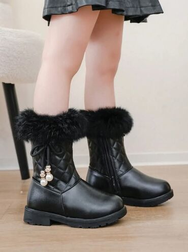 Čizme: Cena:2500din Dostupni brojevi:38 Poručuje se isporuka za desetak — 24