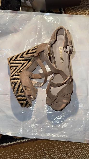 Босоножки, сандалии, шлепанцы: Женская обувь — два варианта. 1) Сандалии с декором - Размеры: 37 и — 14