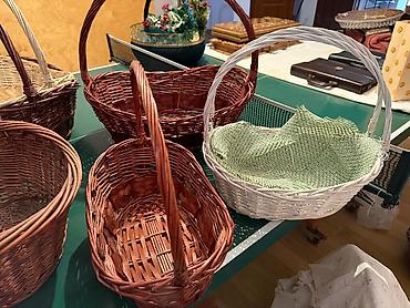 Корзины: Имеется разные корзины, разного размера и дизайна По ценам писать на — 12