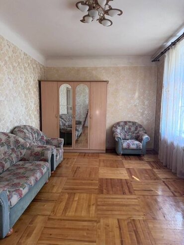 продаю квартиру военно антоновка: 2 бөлмө, 54 кв. м, Сталинка, 2 кабат, Косметикалык ремонт