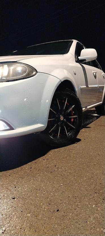 Daewoo: Sedan avtomobil – ağ rəng Model:tipli 4 qapılı sedan Kuzov: ağ rəng — 8