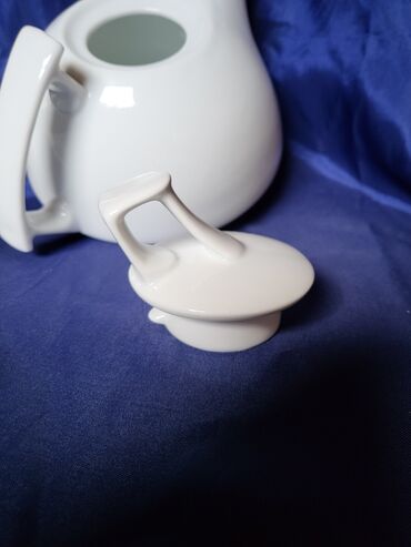 Čajnici: Cajnik nov sa stalkom,grejac,pun poreclan Nemacka. Cajnik pun — 12