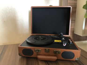 qaşıq dəst: Retro patefon val oxudan. Yenidir Retro dizaynlı, müasir funksiyalara