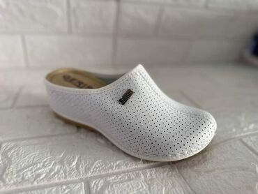 Papuče: 36-41
1500din — 20