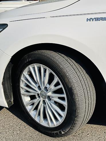voxy noah: Toyota Camry: 2016 г., 2.5 л, Вариатор, Гибрид, Седан — 4