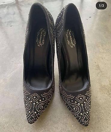 Salonke: Dve vrste obuće: 1) Bele patike sa pertlama - Klasičan nizak model sa — 5