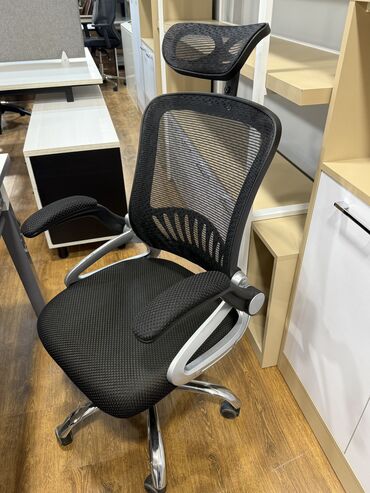 Ofis və oyun kresloları: Təkərli, Qolları tənzimlənir, Süni dəri — 28