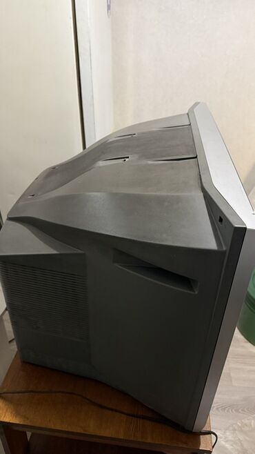 телевизор прадаю: Кинескопный телевизор Panasonic с плоским экраном, выполненный в