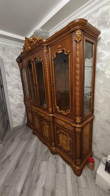 hamam refleri: Klassik üslubda vitrin-bufet malaziya mebeldir tecili satılır citdi — 2
