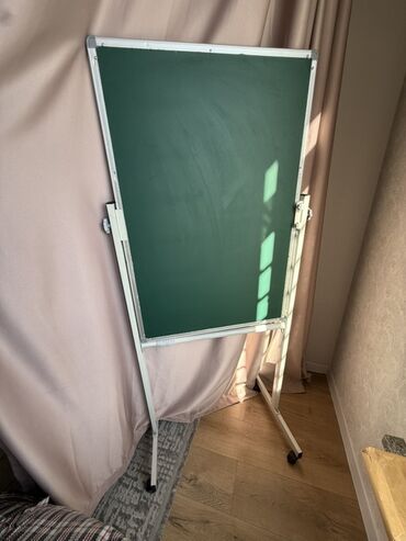 флипчарты магнитно меловая с дополнительными планками: Передвижная двусторонняя доска на стойке - Формат: поворотная, на