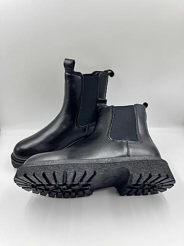 Кроссовки и спортивная обувь: Продаю оптом, качественная женская обувь. Разных моделей и размеров — 21