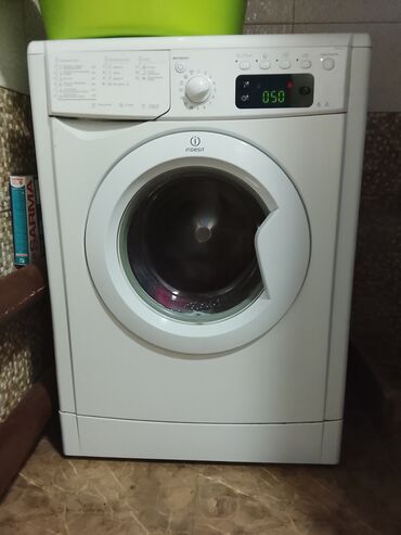 холодильное оборудование бишкек: Стиральная машина Indesit, Б/у, Автомат, До 6 кг, Компактная
