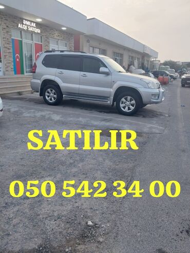 Motonəqliyyat: Toyota Land Cruiser Prado – gümüşü rəng, 5 qapı, 4x4 off-road SUV