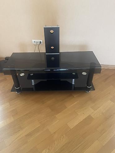 Qara şüşə TV stendi - Material: qalın temperli qara şüşə rəflər