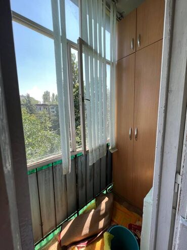 или меняю с доплатой мне: Продается 2х к кв в 8мкр 104 серия 43м2 4 этаж из 4 Все коммуникации