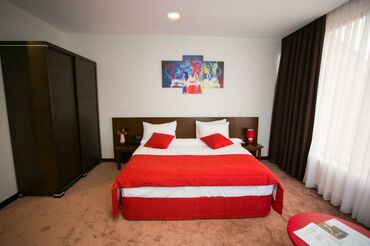 аренда продажа недвижимости: Otel Satllr Şlxovda 34 otagll Otel satllr Kupca clxarls var Ofis rusum