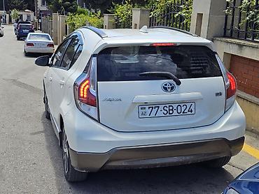 prius spoyler: Toyota Aqua Hybrid, ağ rəng, hetçbek gövdə. Əsas xüsusiyyətlər: - — 3