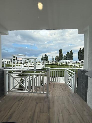 act building: Аренда квартиры на Иссык-Куле, Chaika Resort, Бает, 4 места, Цена Целиком за жилье — 7