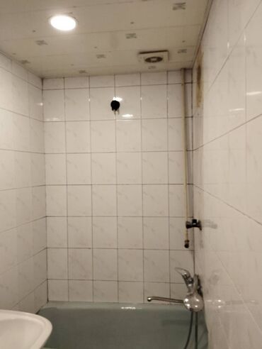 Köhnə tikili: Bakı, 8-ci kilometr, 3 otaqlı, Köhnə tikili, m. Xalqlar Dostluğu, 70 kv. m — 12