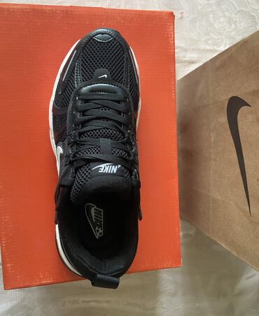 Krasofkalar və idman ayaqqabıları: Yeni̇ - ni̇ke 
Made in Vyetnam
41- ölçü 
ortopedik 
barkod — 4