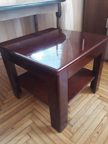 Столы: Журнальный стол, Б/у, Нераскладной, Дерево, Квадратный стол