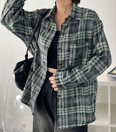 футболка: Yumşaq flanel fakturalı, oversize kəsimli qadın köynəyi. Yaşıl, tünd — 1